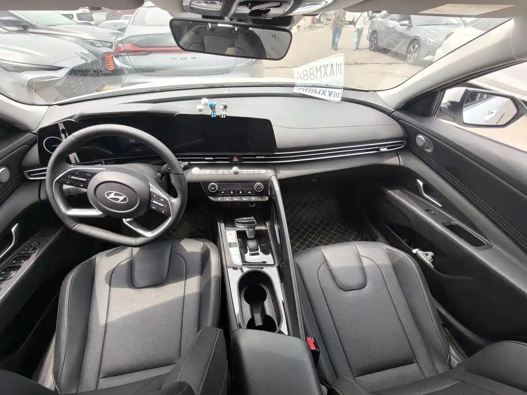 Hyundai Elantra 2023