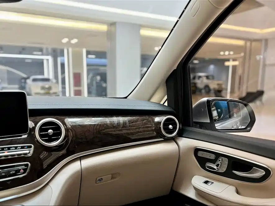 Mercedes-Benz V-Class 2020 — фото 11
