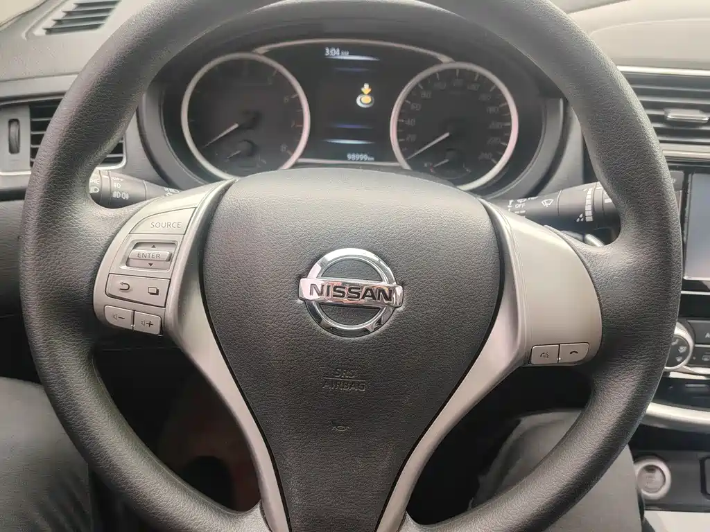 Nissan Tiida 2016 — фото 15