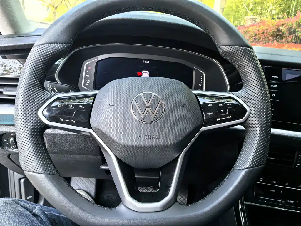 Volkswagen Passat 2023 — фото 10