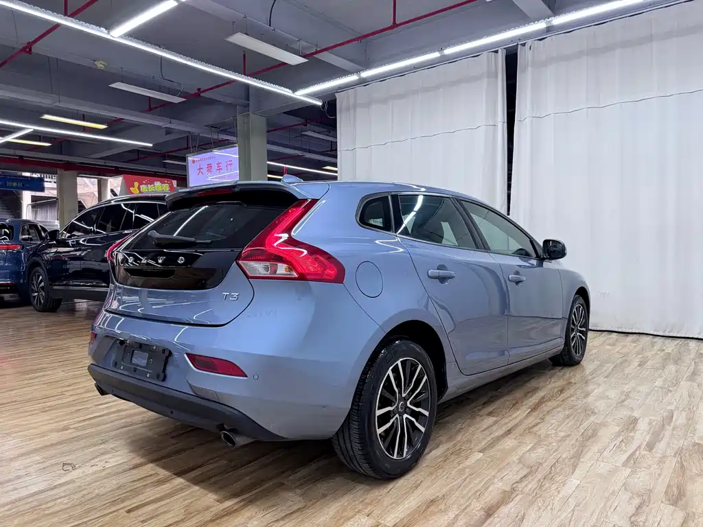 Volvo V40 2018 — фото 7