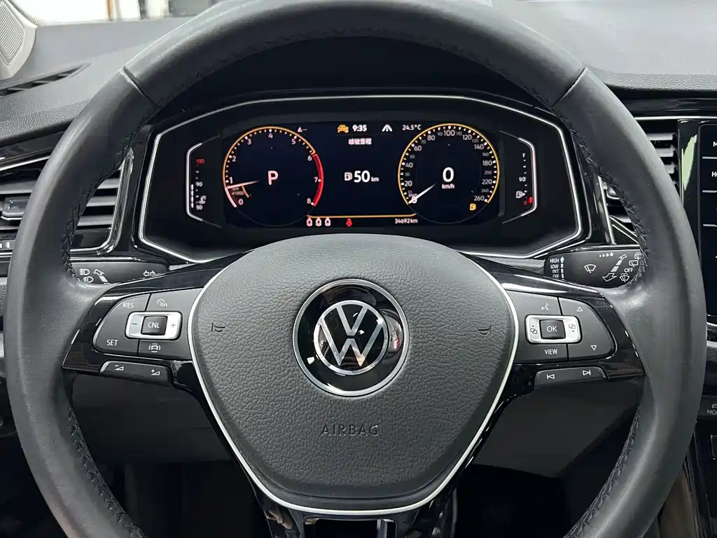 Volkswagen T-Roc 2023 — фото 18