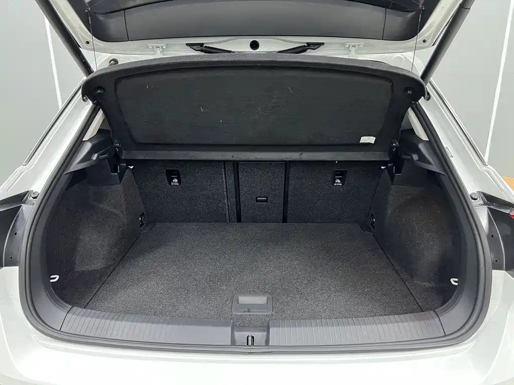 Volkswagen T-Roc 2023 — фото 21