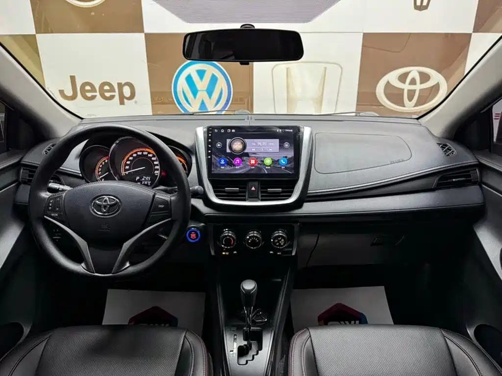 Toyota Yaris L 2023 — фото 9