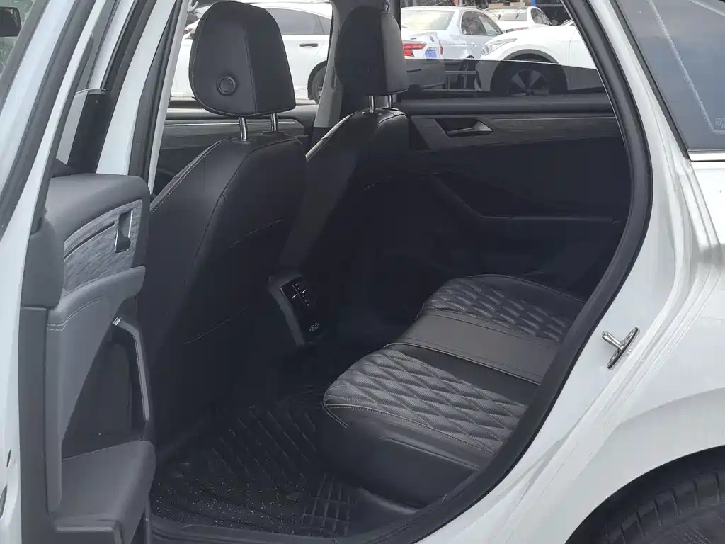 Volkswagen Sagitar 2024