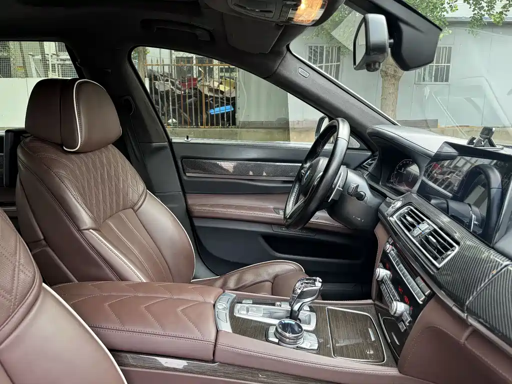 BMW 7 Series 2014 — фото 17