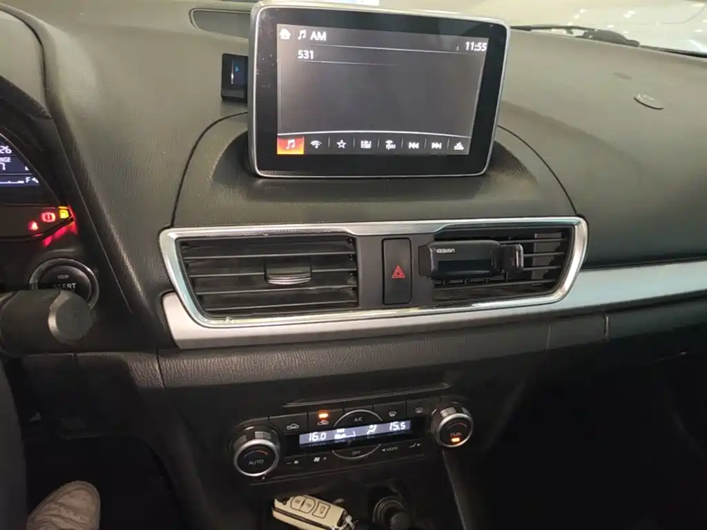 Mazda 3 Axela 2015 — фото 20