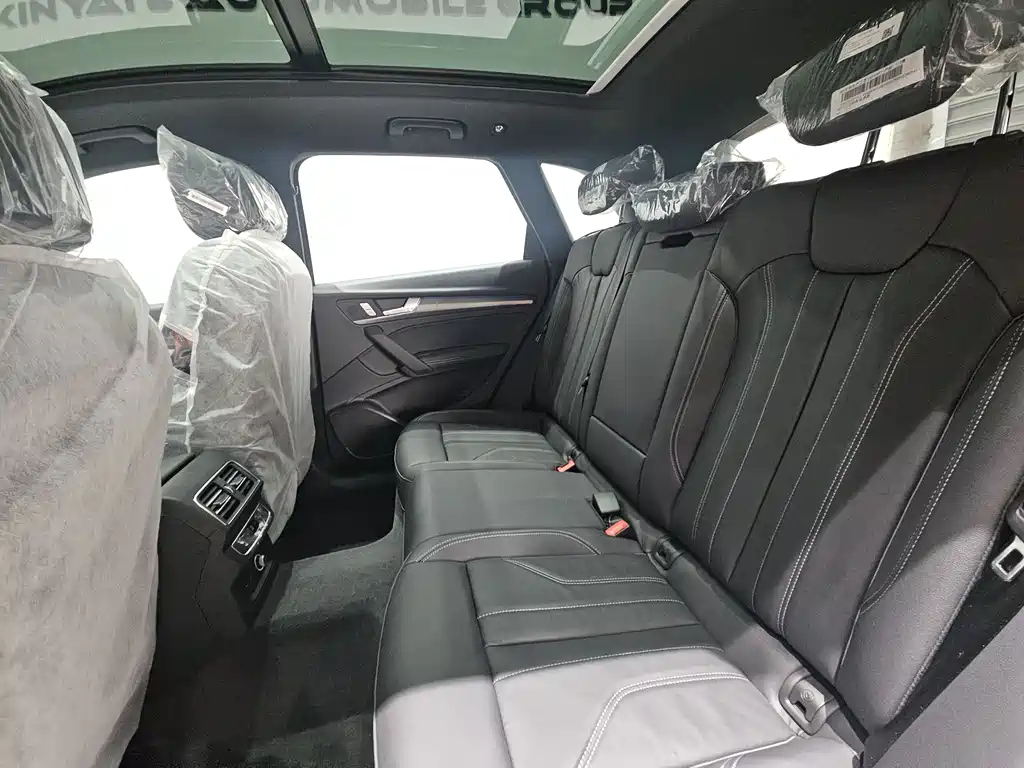 Audi Q5L — фото 21