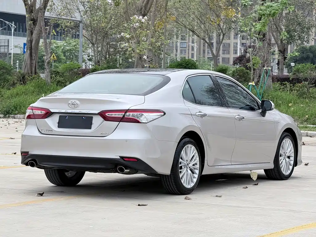 Toyota Camry 2021 — фото 4