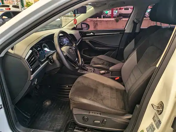 Volkswagen Sagitar 2019
