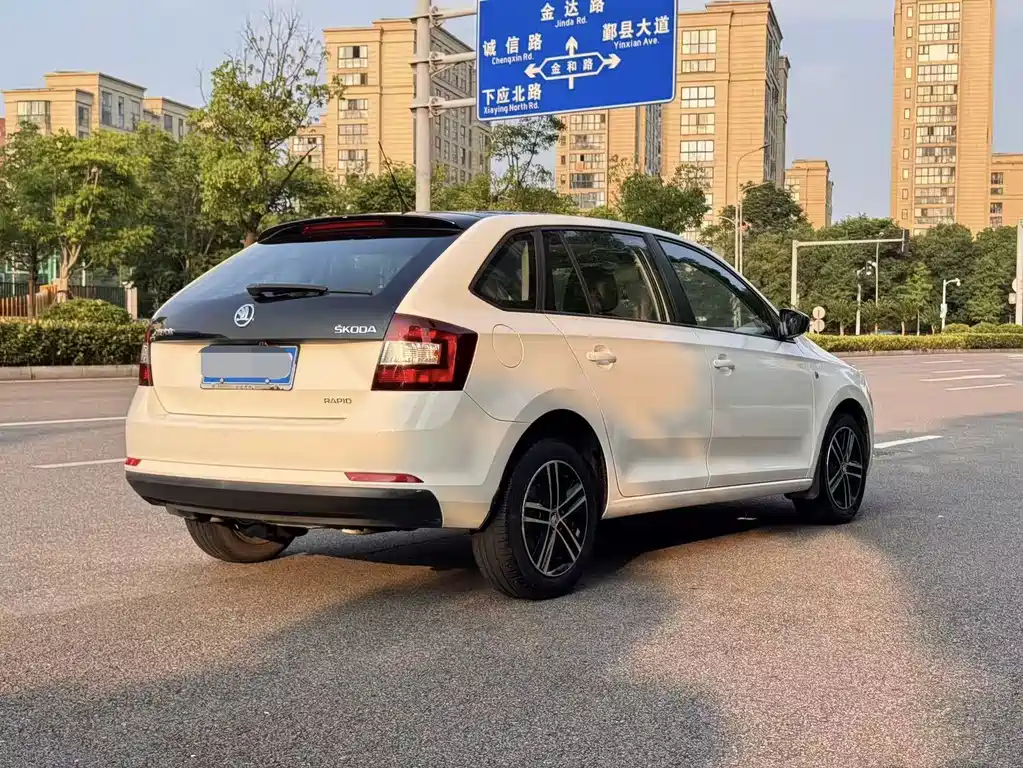 Skoda Rapid Spaceback 2014