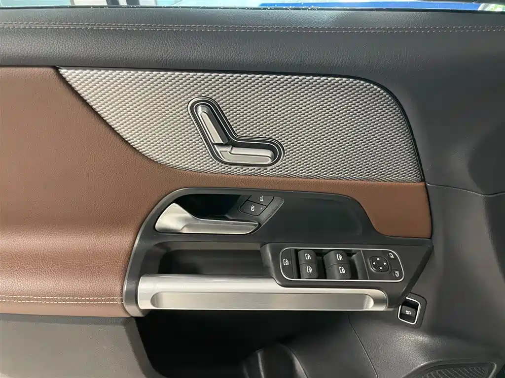 Mercedes-Benz GLB 2023