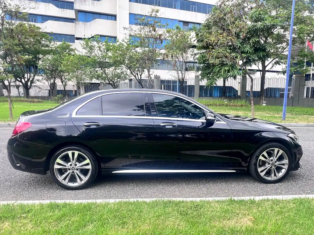 Mercedes-Benz C-Class 2018 — фото 8