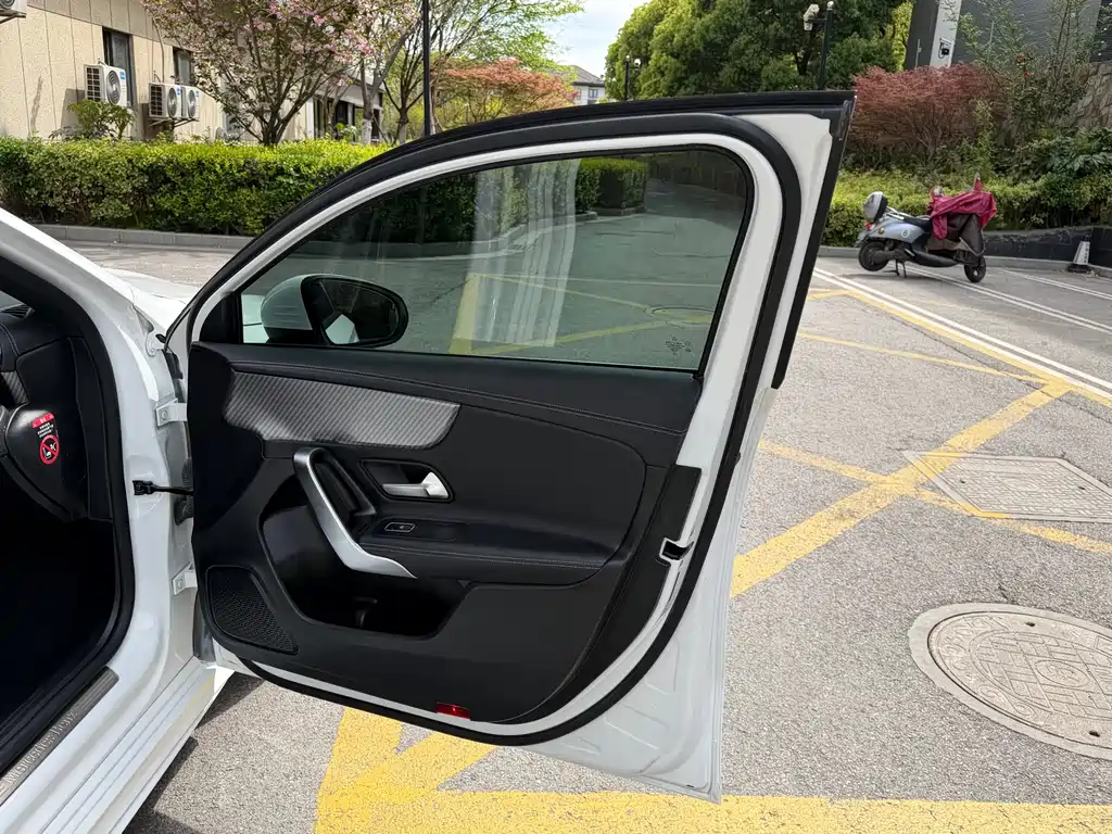 Mercedes-Benz A-Class 2023 — фото 16