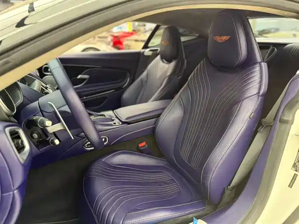 Aston Martin DB11 2019