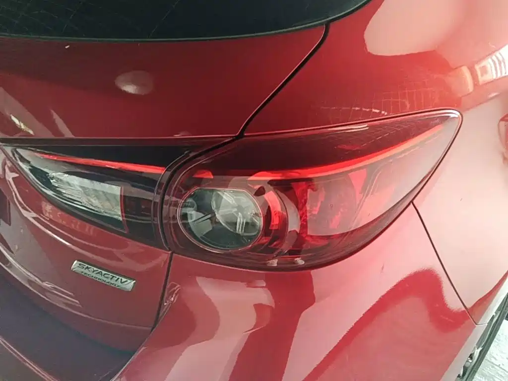 Mazda 3 Axela 2018 — фото 8