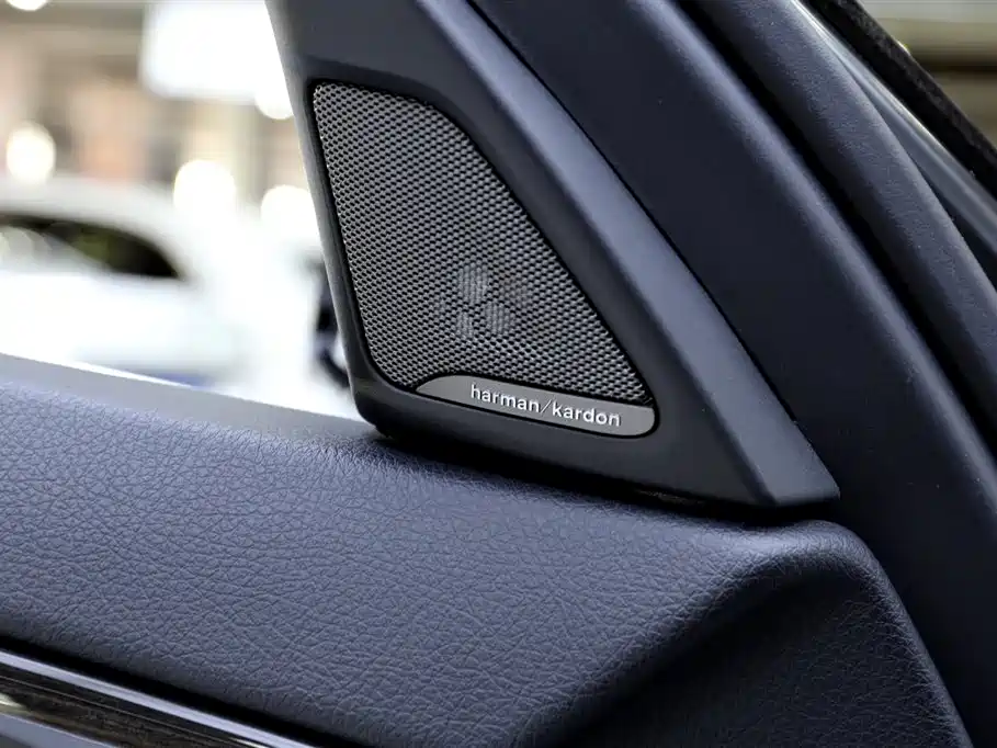 BMW 5 Series 2017 — фото 15