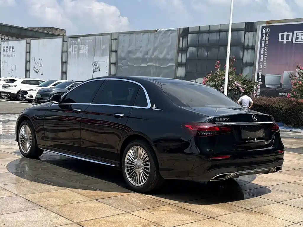 Mercedes-Benz E-Class 2022 — фото 14