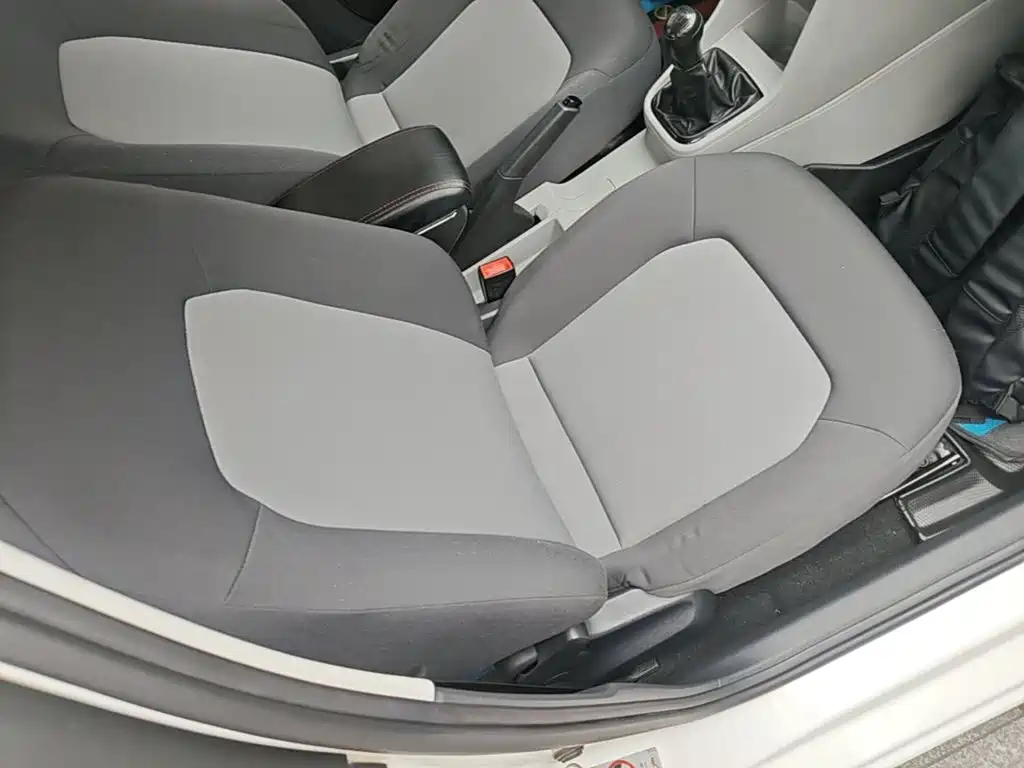 Skoda Rapid 2015 — фото 25
