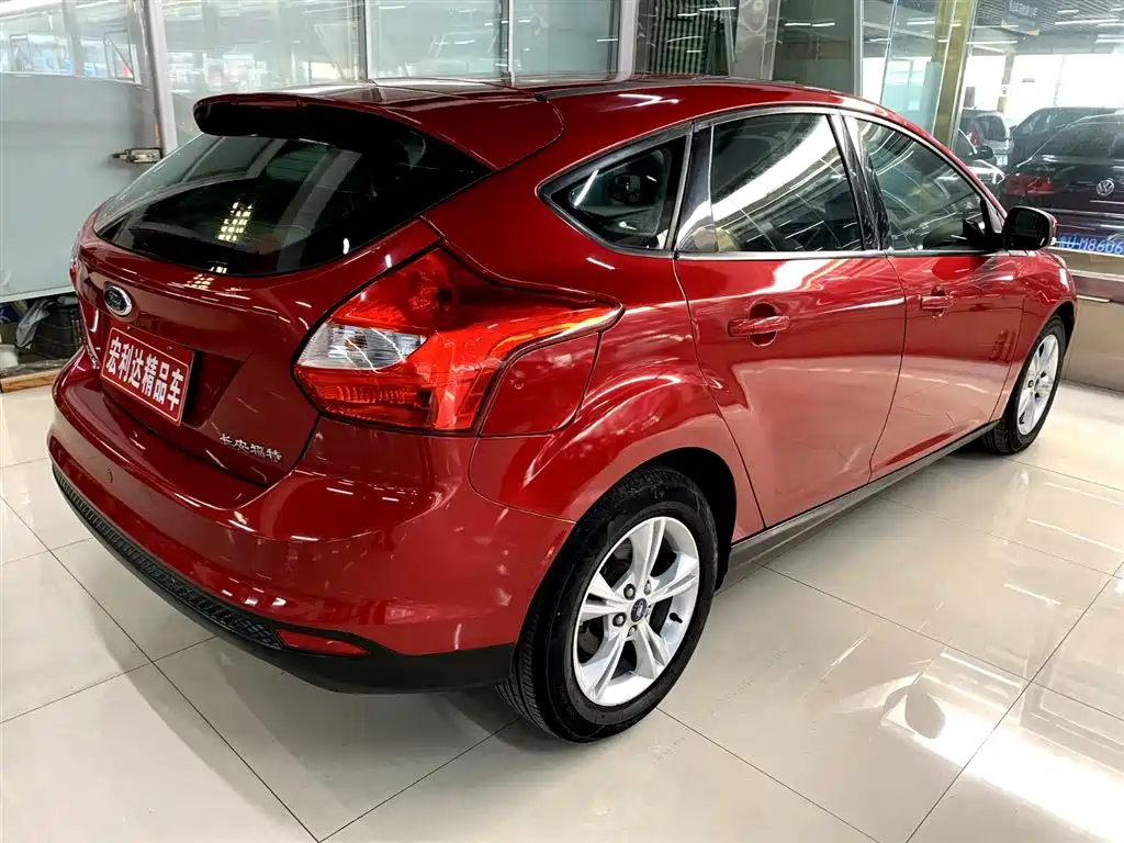 Ford Focus 2013 — фото 12