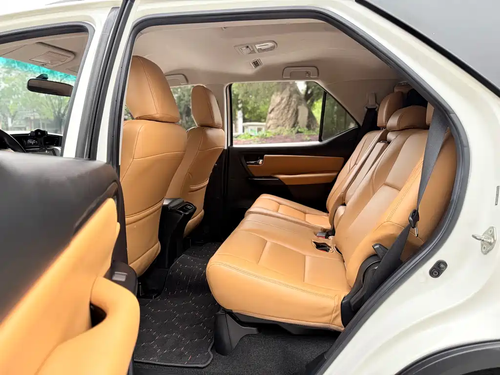 Toyota Fortuner 2018 — фото 11