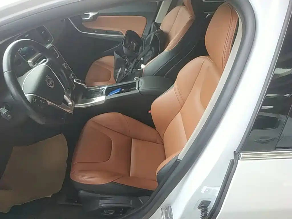 Volvo S60 2015 — фото 15