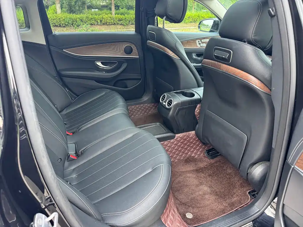 Mercedes-Benz E-Class 2019 — фото 12