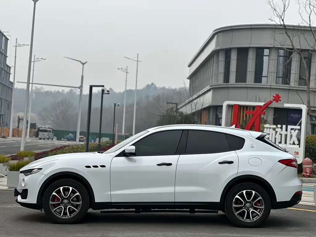 Maserati Levante 2017 — фото 6