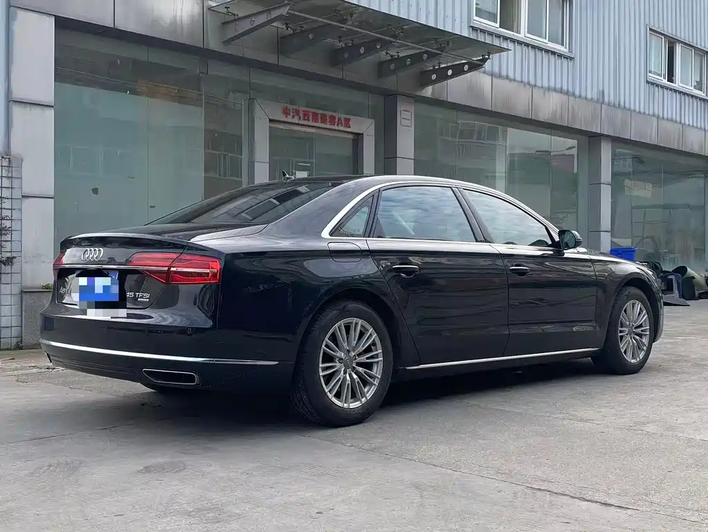 Audi A8 2015 — фото 4
