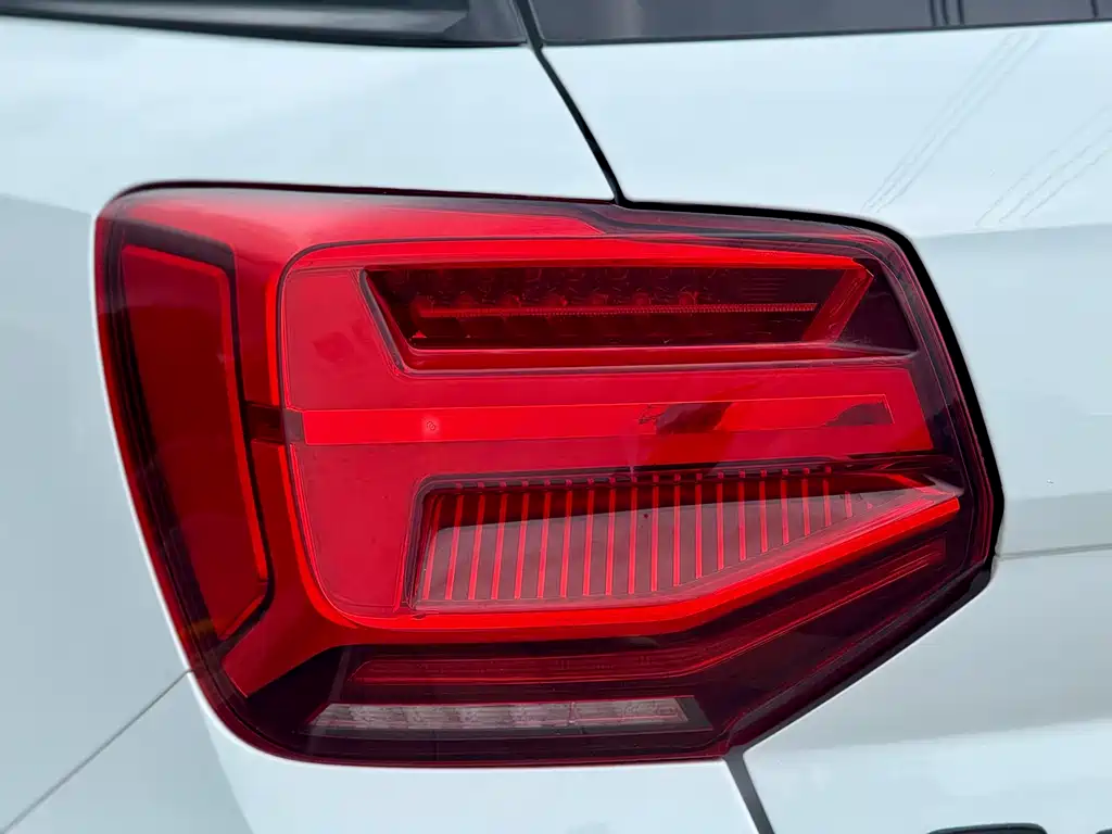 Audi Q2L 2022 — фото 9