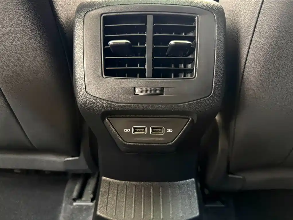 Volkswagen T-Roc 2023 — фото 22