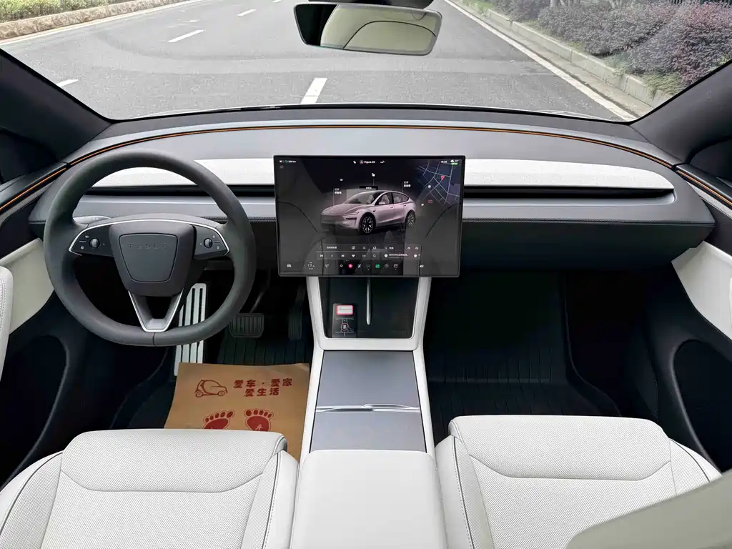 Tesla Model Y L 2026 — фото 15