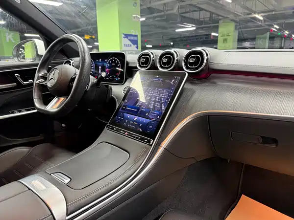 Mercedes-Benz C-Class 2024
