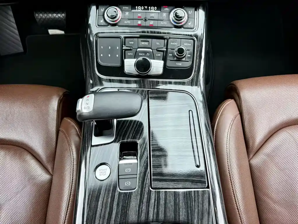 Audi A8 2013 — фото 13