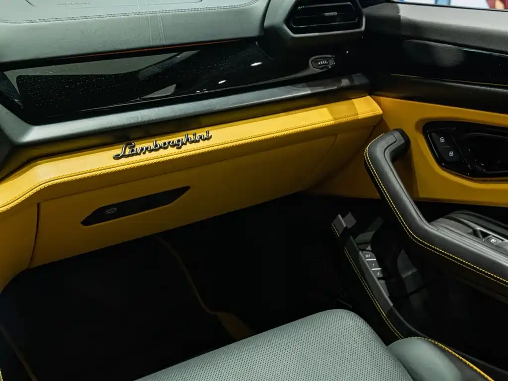 Lamborghini Urus SE 2025 — фото 13