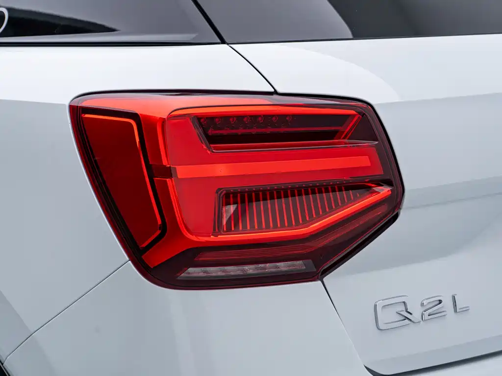 Audi Q2L 2019 — фото 23