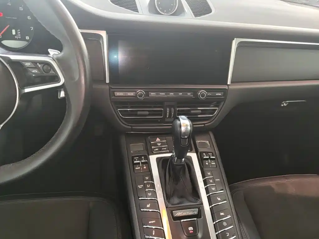 Porsche Macan 2019 — фото 13