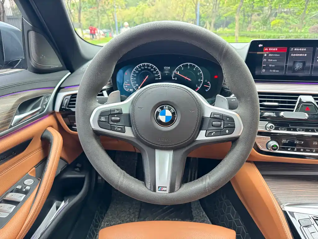 BMW 5 Series 2019 — фото 21