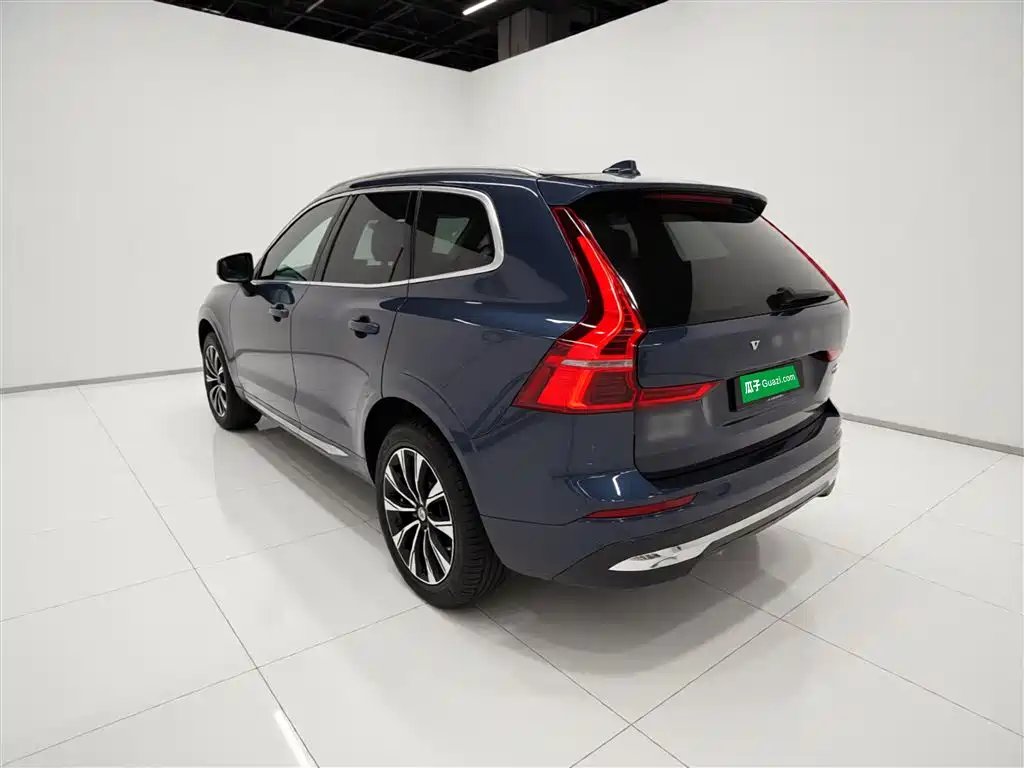 Volvo XC60 2022 — фото 5
