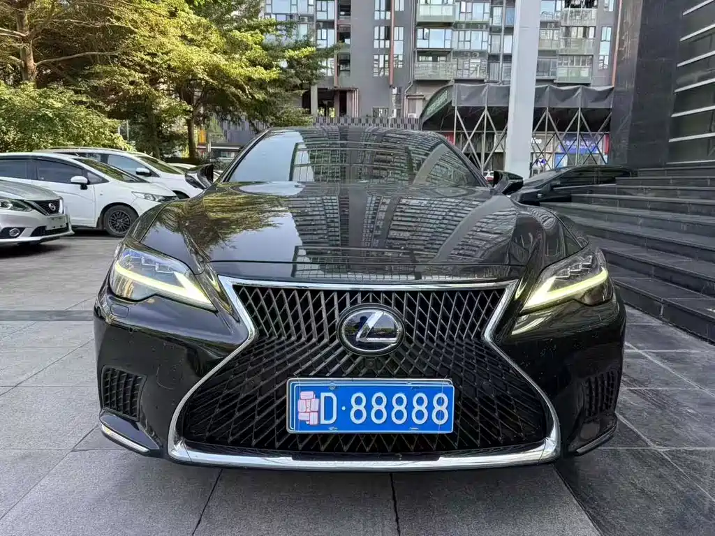 Lexus LS 2022
