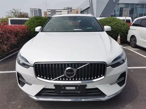 Volvo XC60 2025