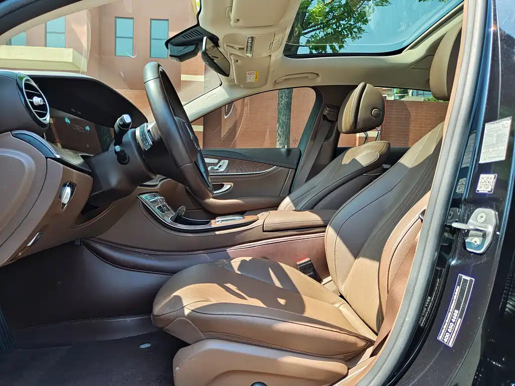 Mercedes-Benz E-Class 2023 — фото 24
