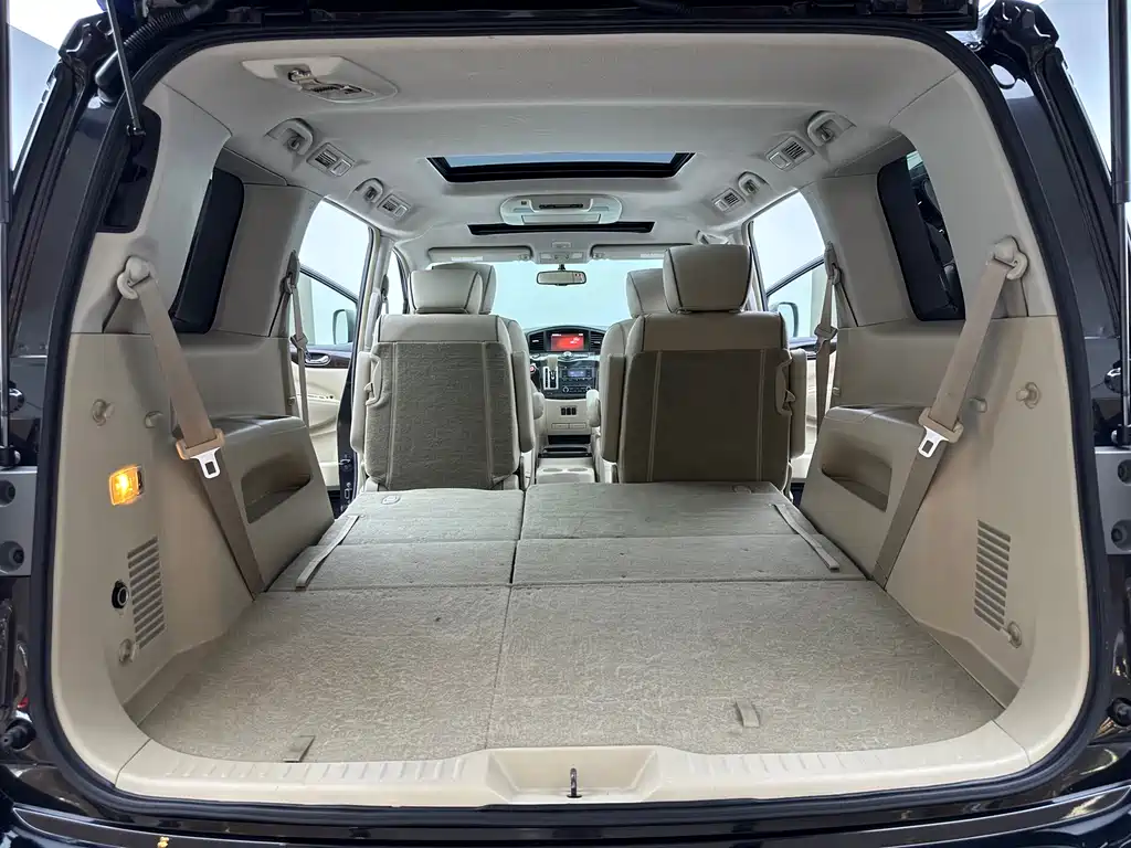 Nissan Quest 2017 — фото 29