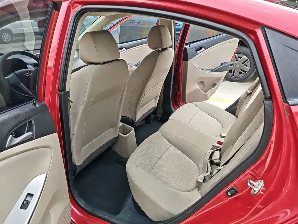 Hyundai Accent 2014 — фото 10