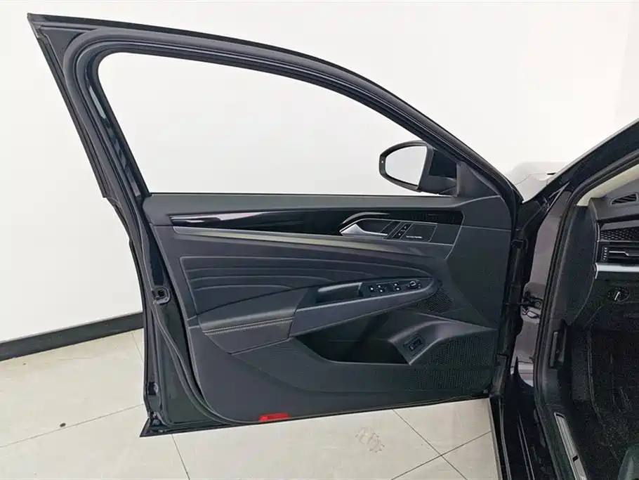 Volkswagen Passat 2023