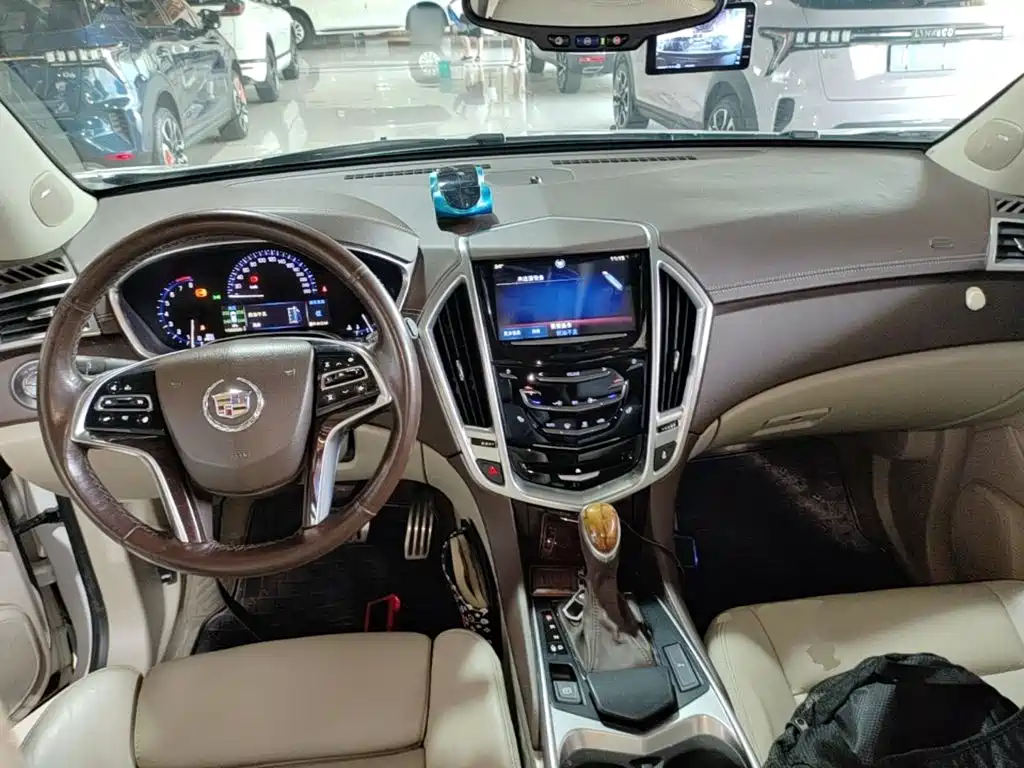 Cadillac SRX 2014 — фото 10