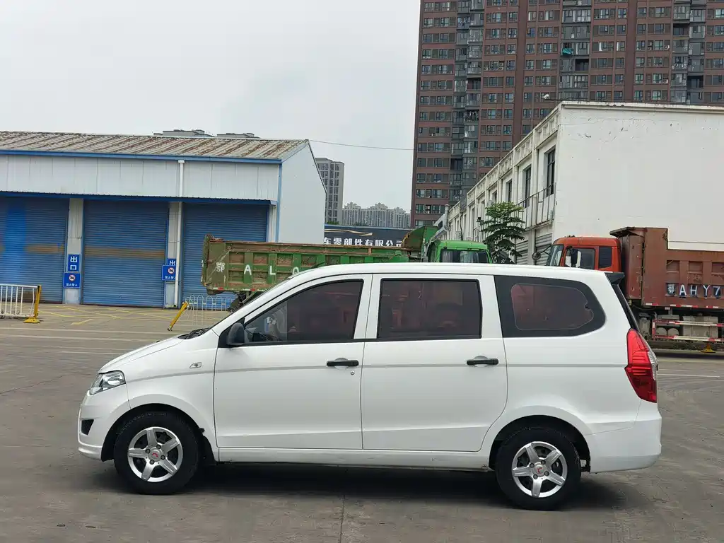 Wuling Hongguang 2018 — фото 4