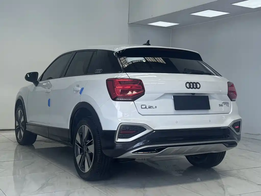 Audi Q2L 2023 — фото 4