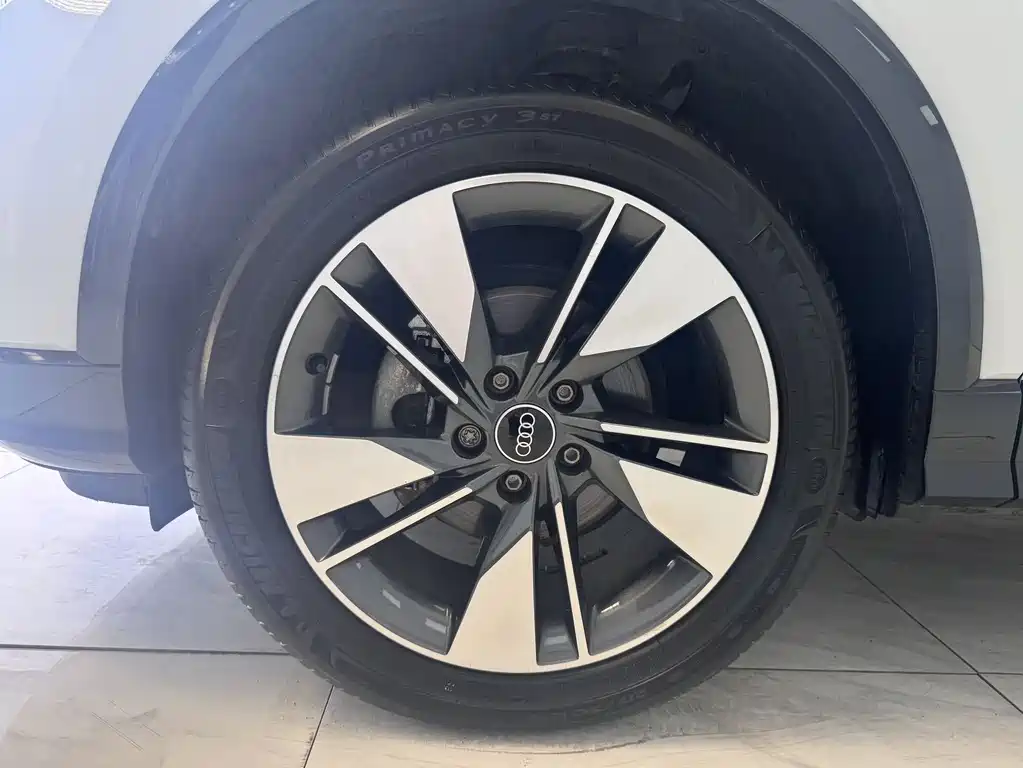 Audi Q2L 2023 — фото 17