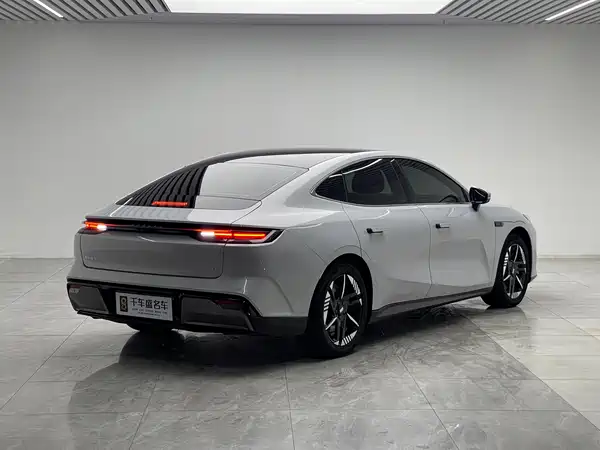 Geely Galaxy E8 2025